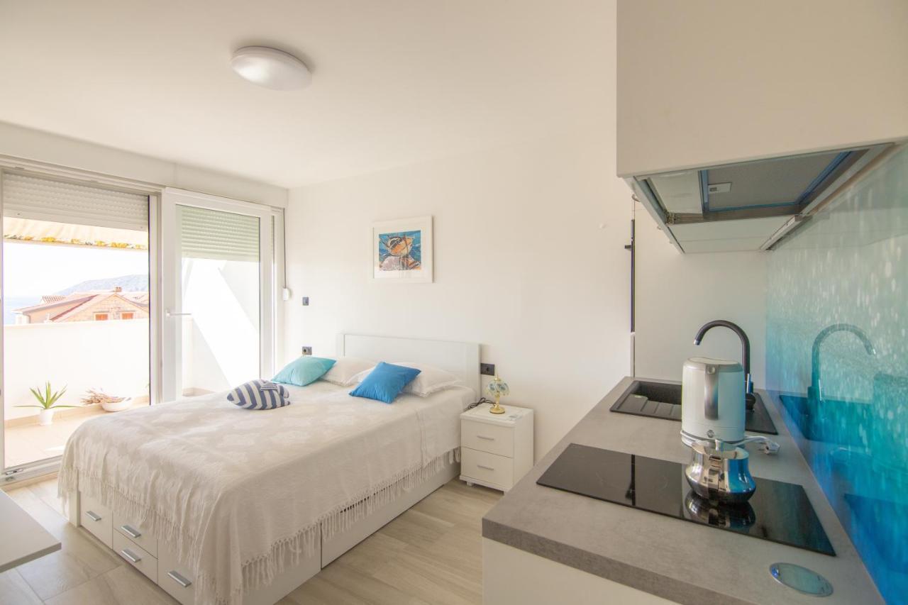 Apartment Nona Draga Komiza
