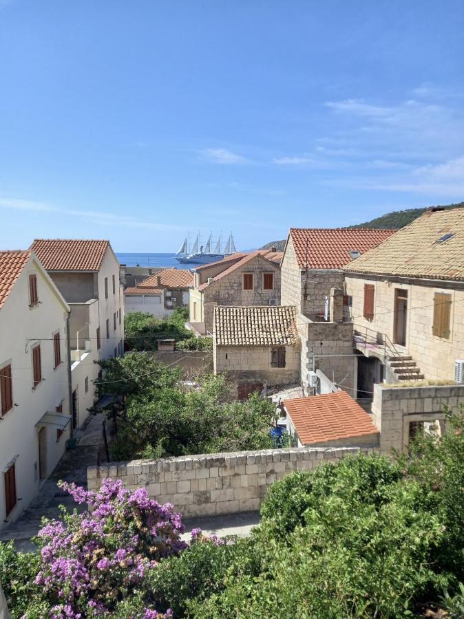 Nona Draga Komiza