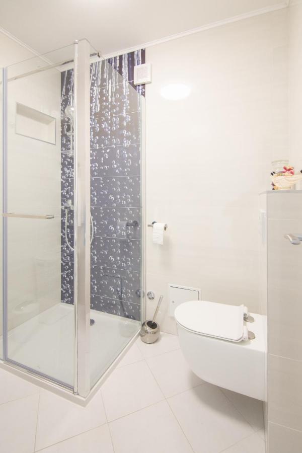 Apartment Nona Draga Komiza