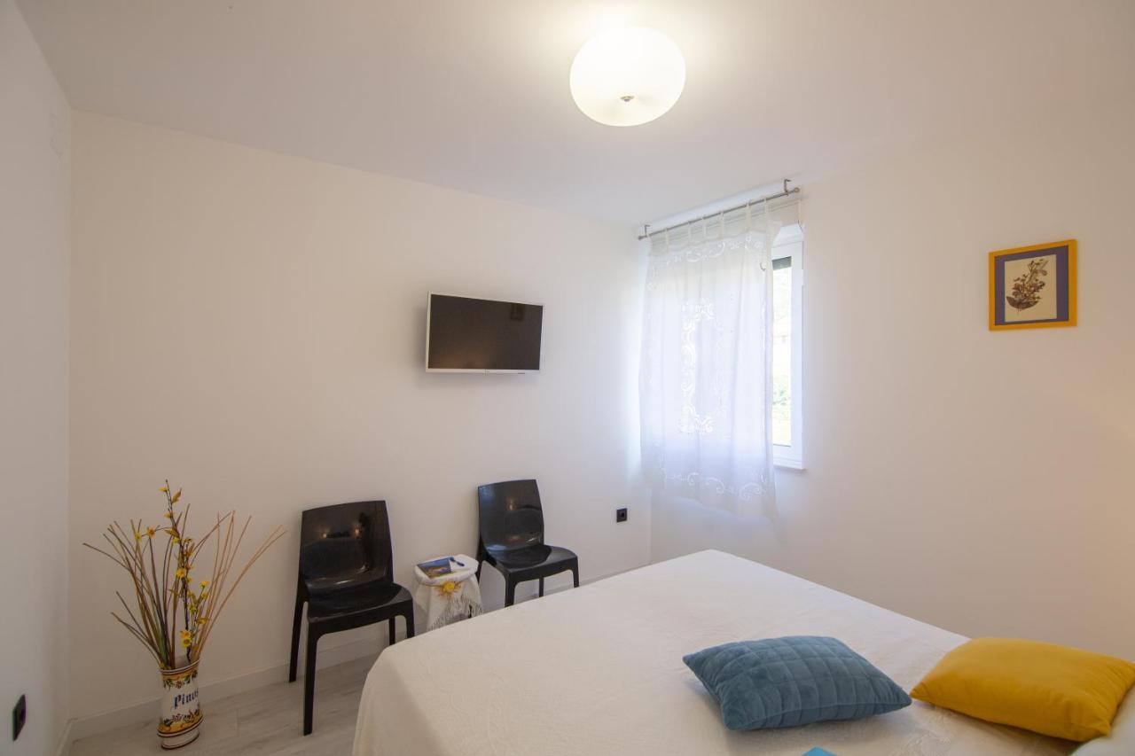 Nona Draga Apartment Komiza